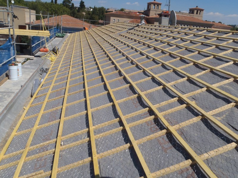 Pose de l'écran sous toiture et des liteaux